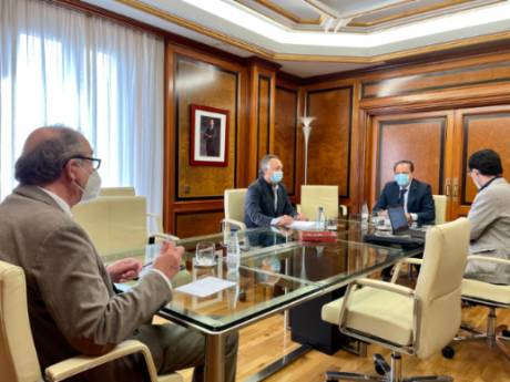 El pleno aprueba la memoria.